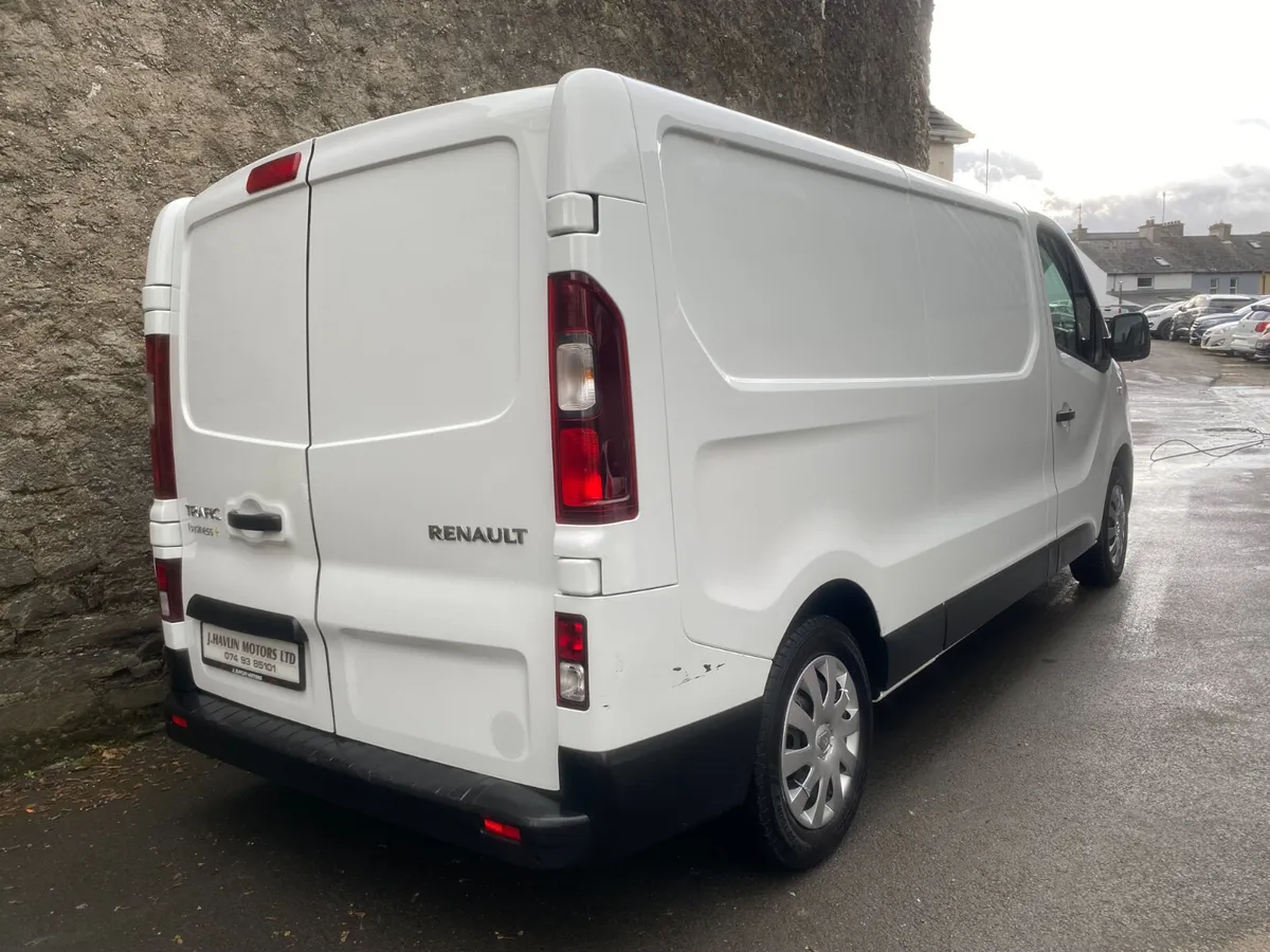 Sept 2021 Renault Traffic LWB Business DCi 145 - Image 4