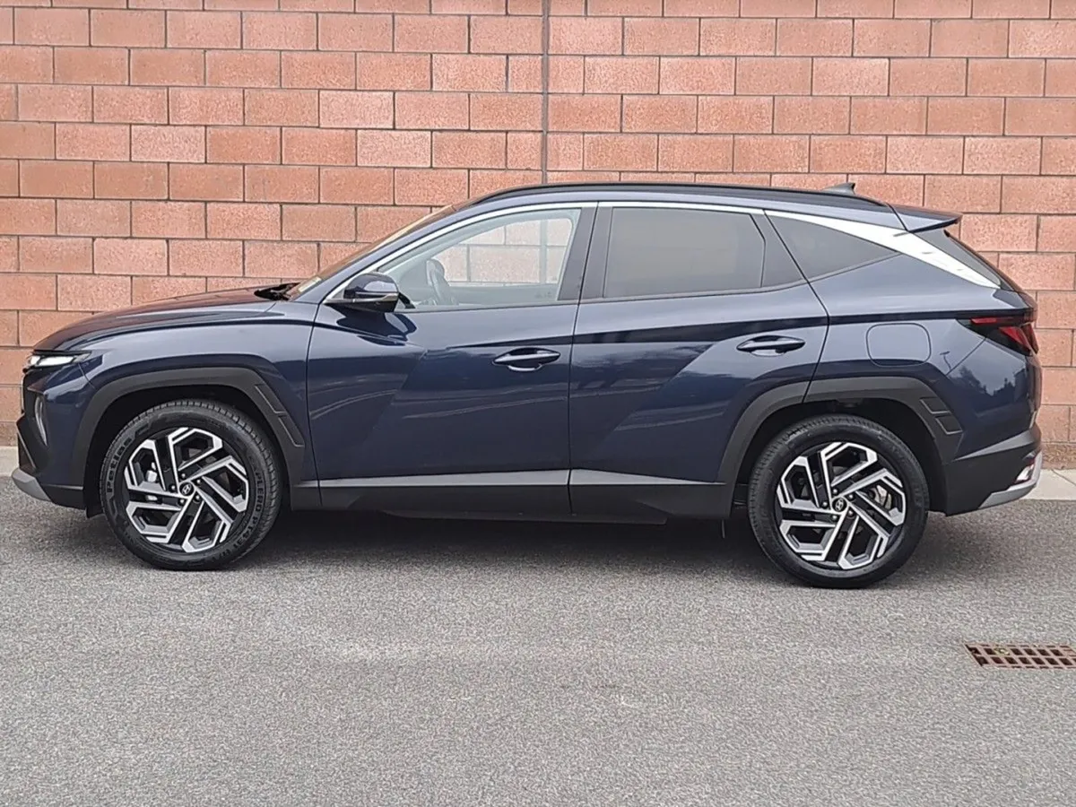 Hyundai Tucson Plug in Hybrid Executive Model Aut - Image 3