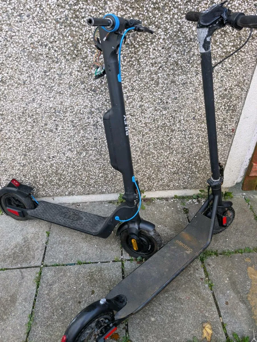 Two electric Scooters for parts or repair - Image 2