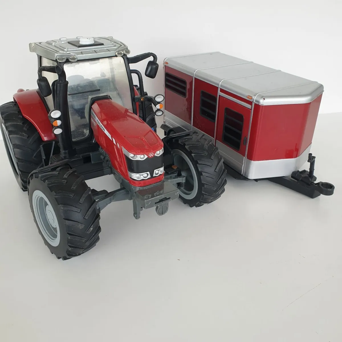 Britains large farm tractor and horse box - Image 1