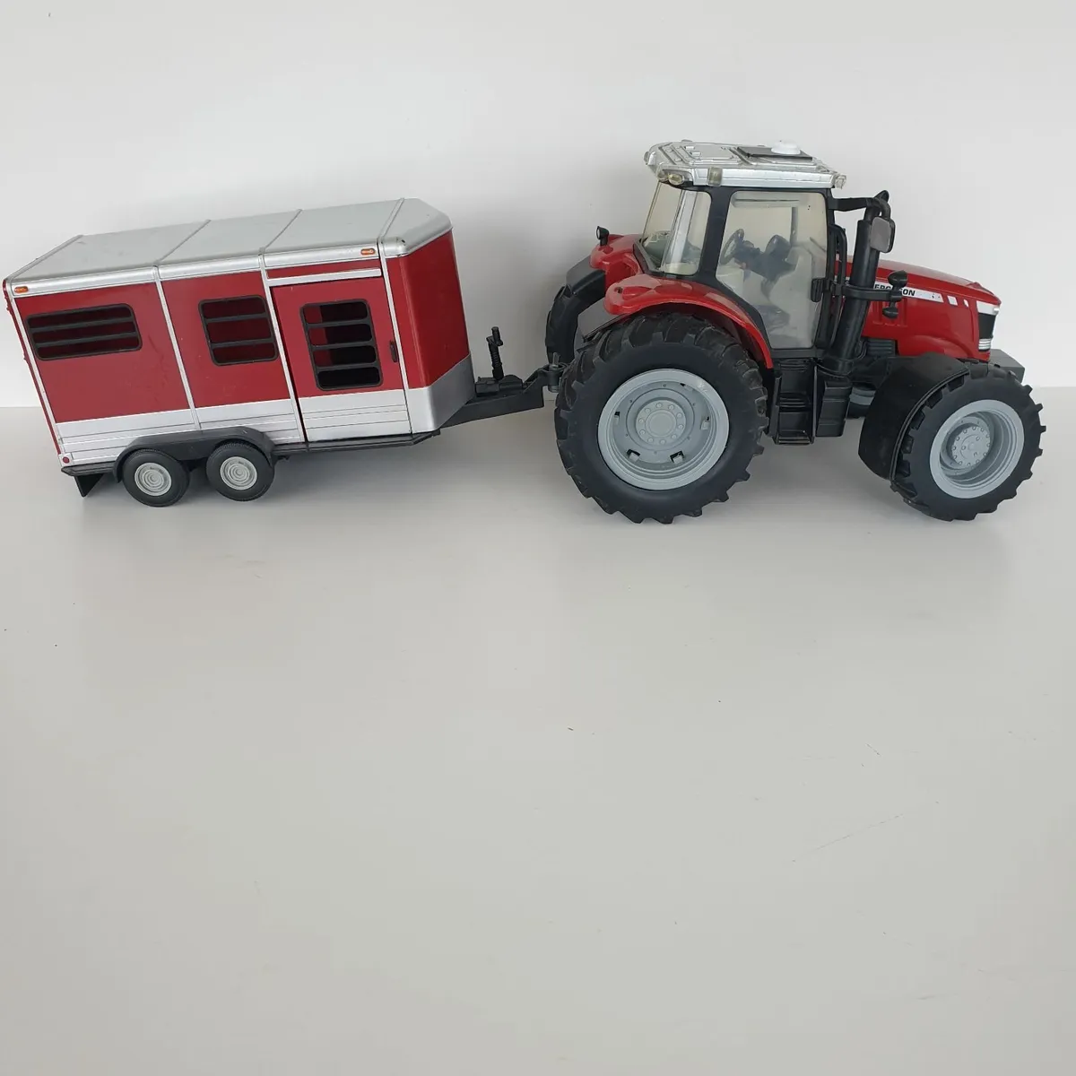 Britains large farm tractor and horse box - Image 2