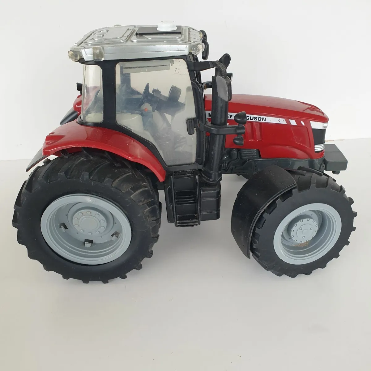 Britains large farm tractor and horse box - Image 3