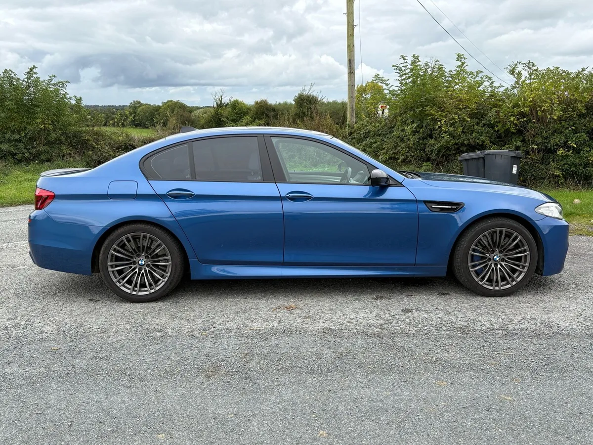 BMW M5 2014 - Image 2