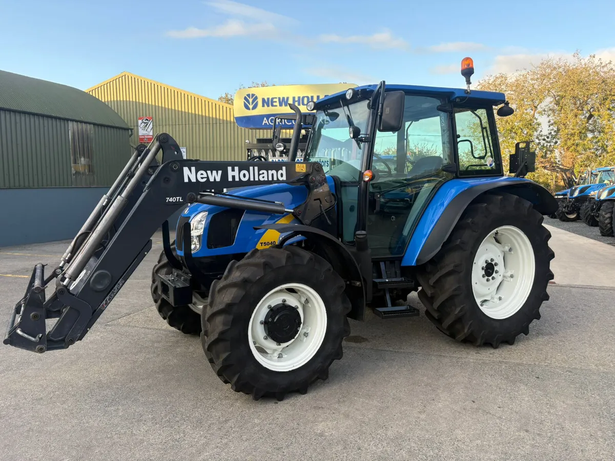 2010 New Holland T5040 (ONLY 800 HRS DONE) - Image 1