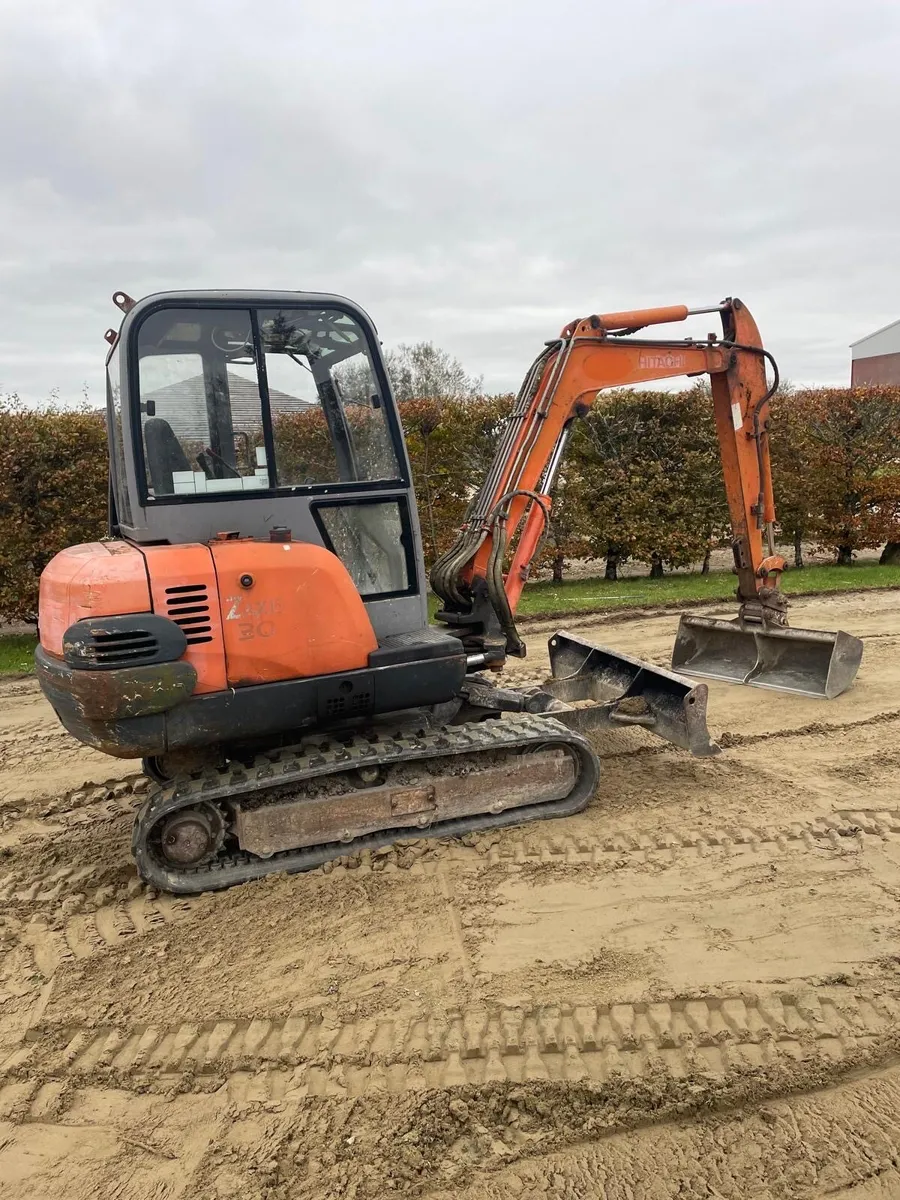 Hitachi 30 - Image 3