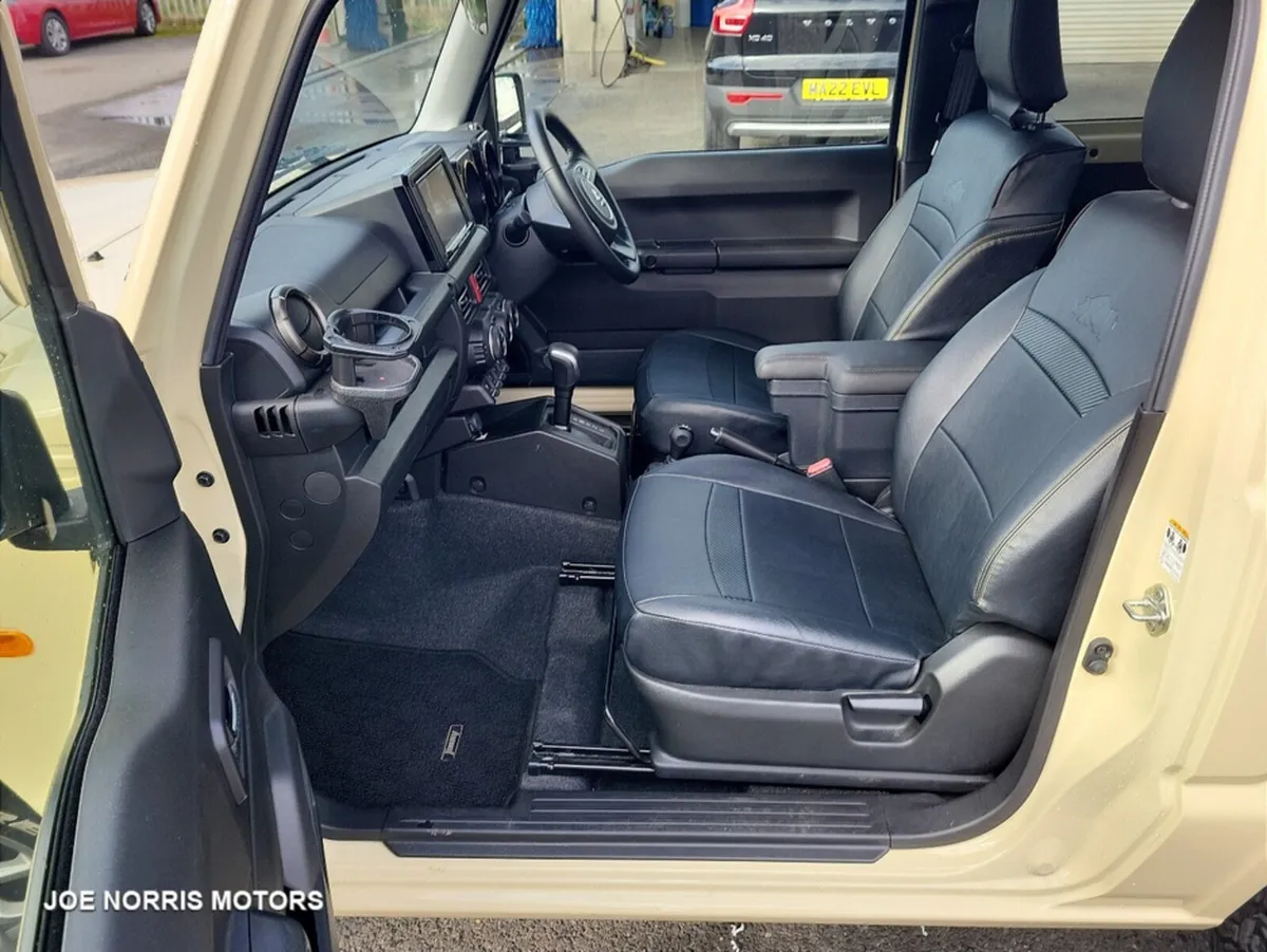 Suzuki Jimny XC AUTO 4WD TOP SPEC - Image 4