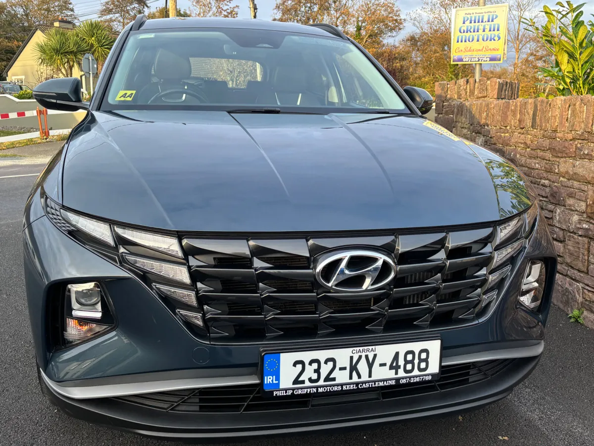 Hyundai Tucson Executive in stunning Teal metallic - Image 2