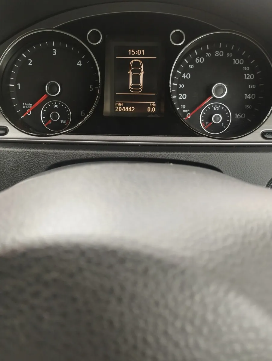 Volkswagen Passat 2011 - Image 4