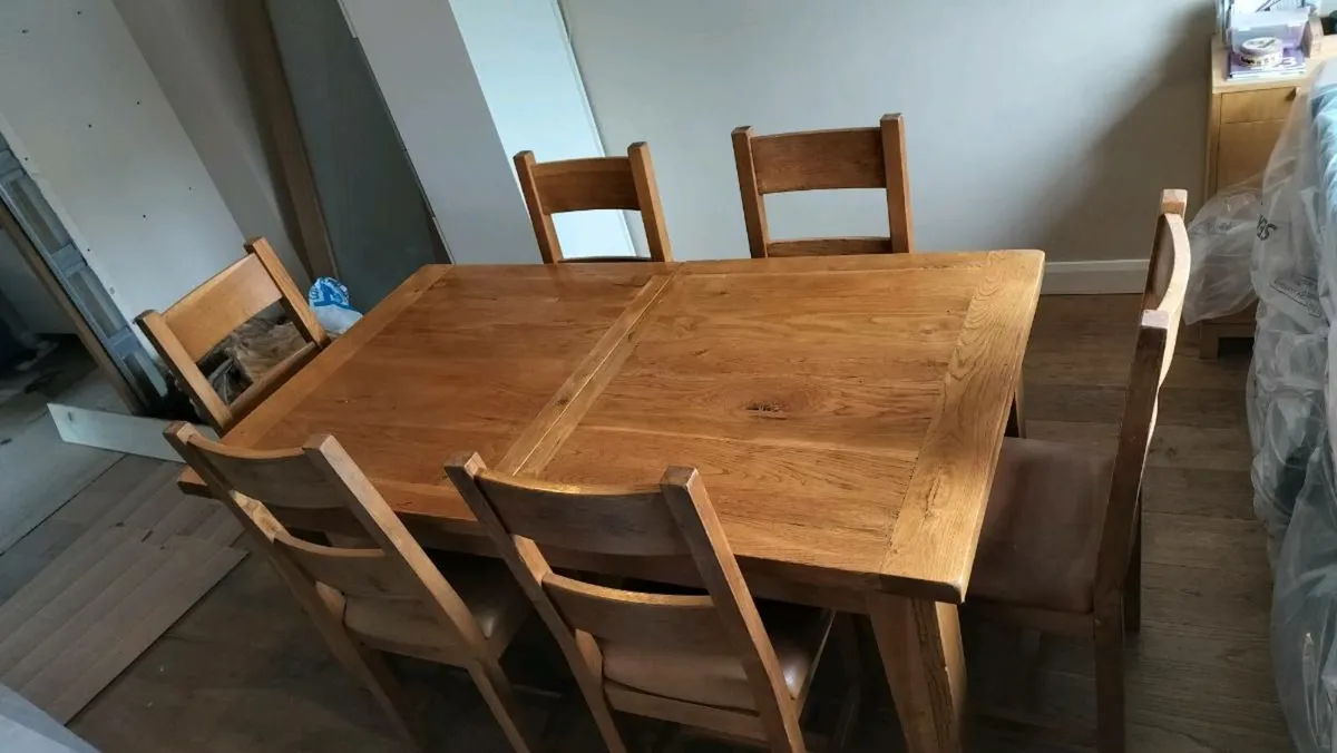 Solid Oak Extendable Table & Chairs 8 Seats - Image 4