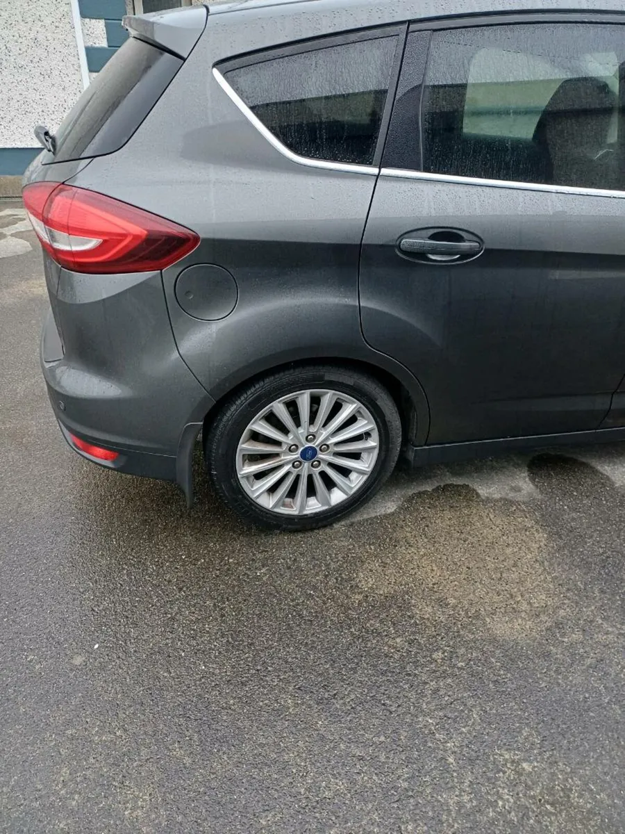 Car - Image 3