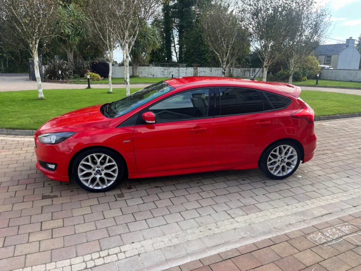 Ford Focus ST-LINE TDCI  EDITION - Image 4