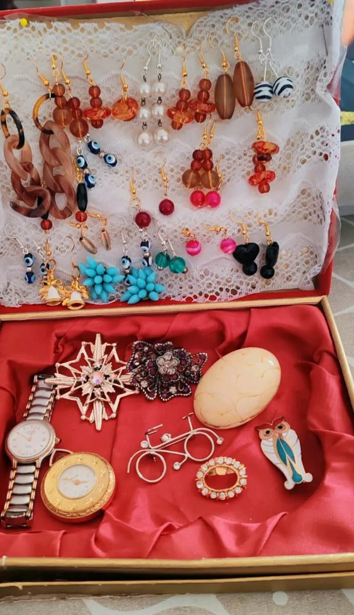 Large collection of costume jewellery - Image 2