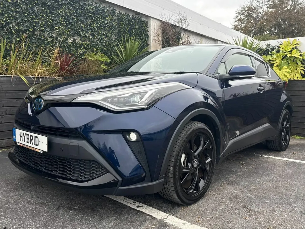 Toyota C-HR 1.8 HYBRID / SOL G-PACK NERO EDITION / - Image 1