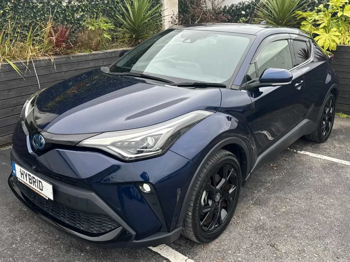 Toyota C-HR 1.8 HYBRID / SOL G-PACK NERO EDITION / - Image 3