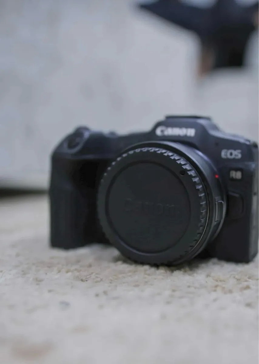 Canon r8 professional camera new - Image 1