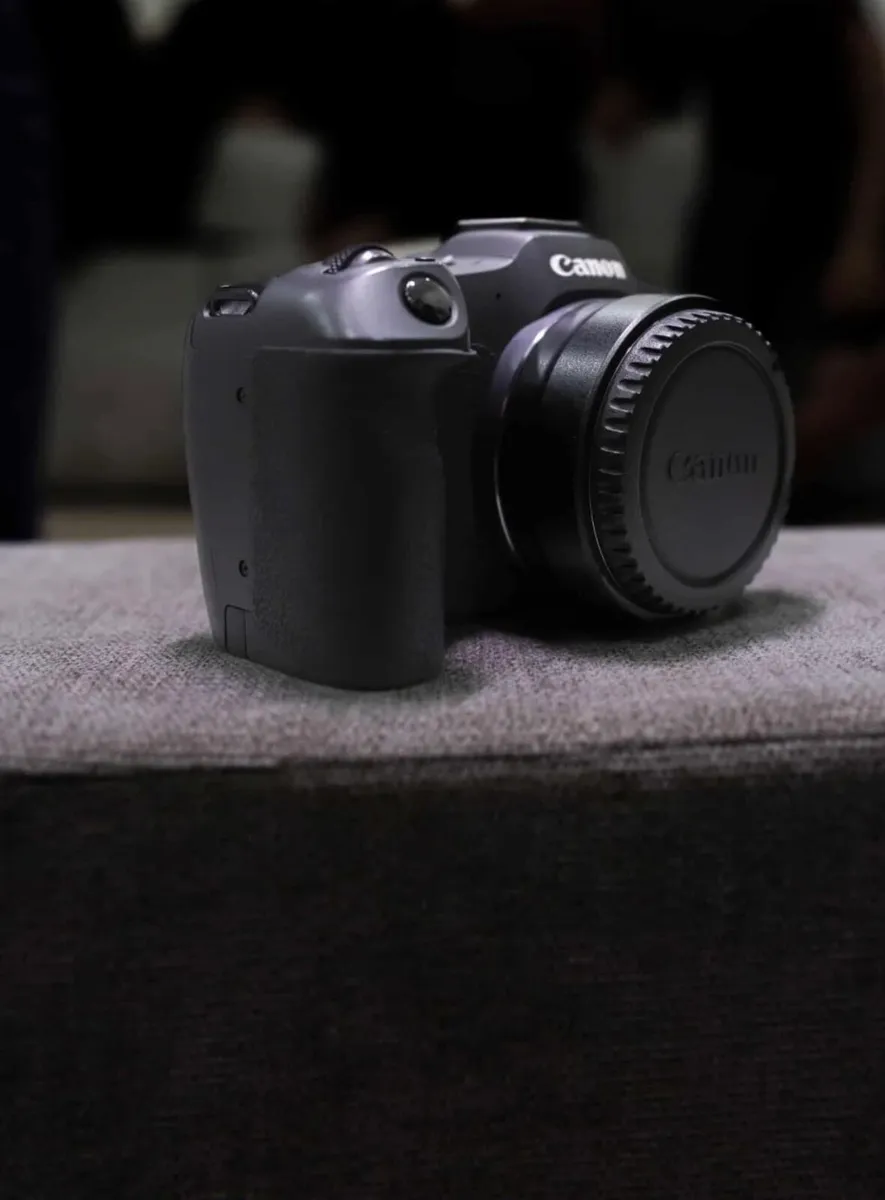Canon r8 professional camera new - Image 2