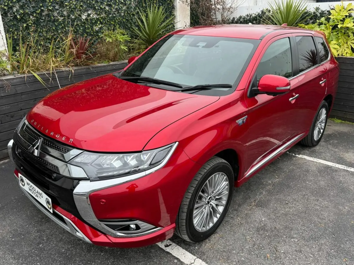 Mitsubishi Outlander 2.5 PHEV / EXCEED TOP SPEC / - Image 3