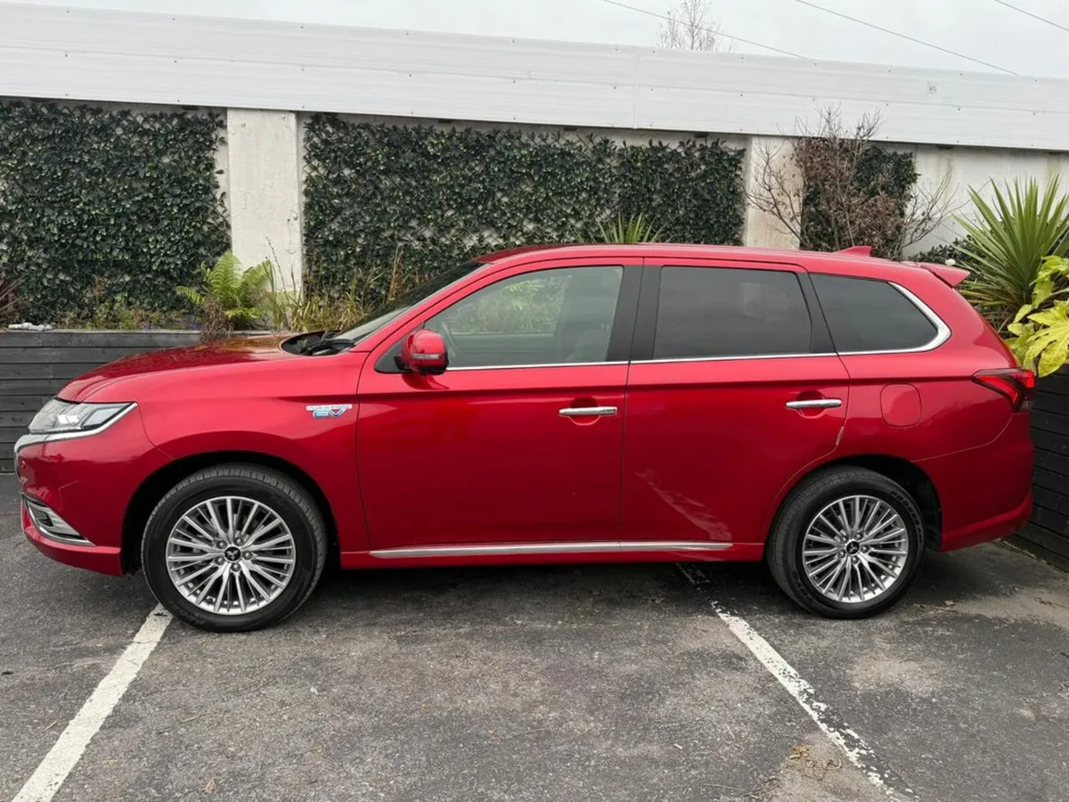Mitsubishi Outlander 2.5 PHEV / EXCEED TOP SPEC / - Image 4