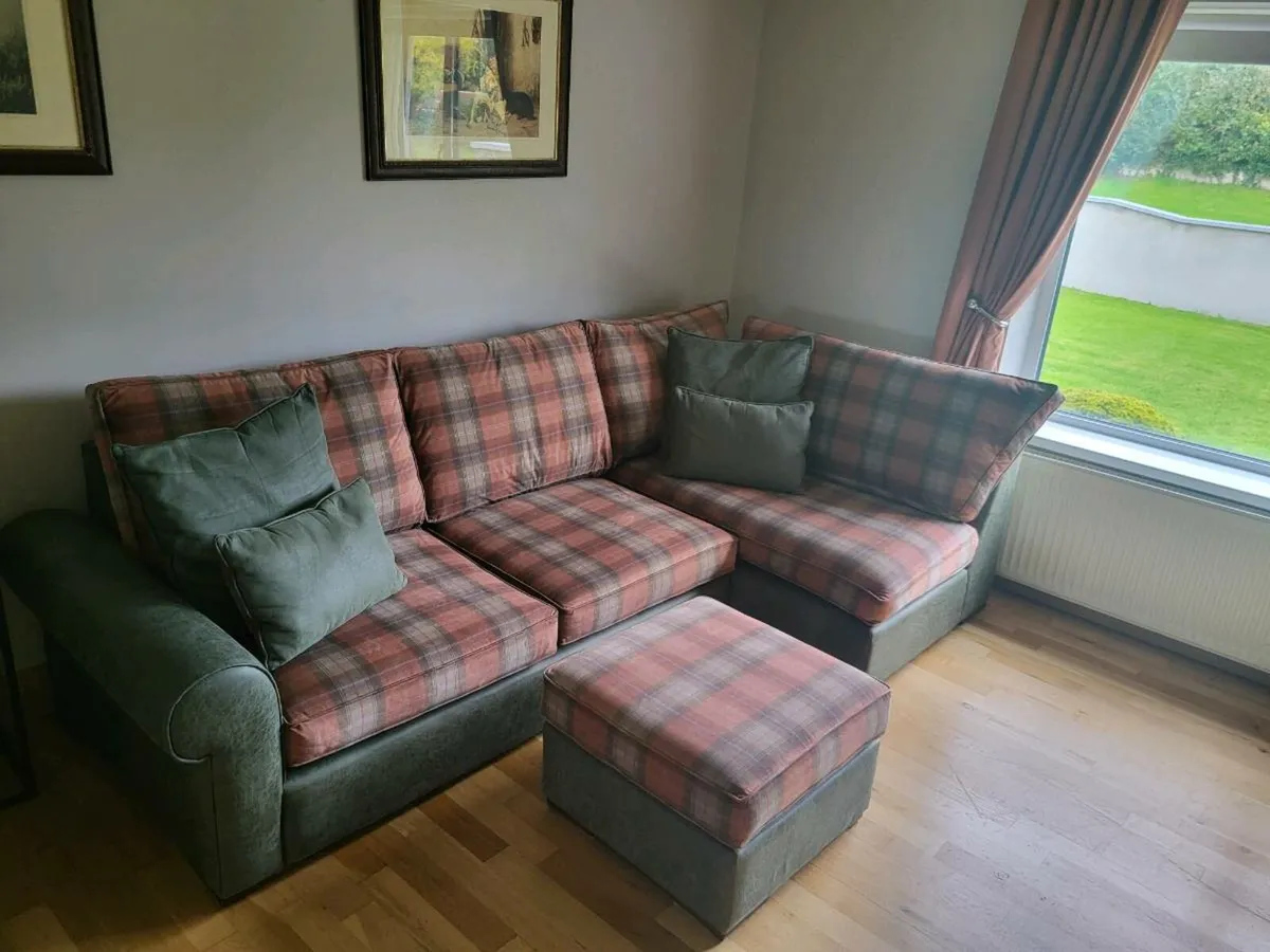 Suite of furniture - Image 3