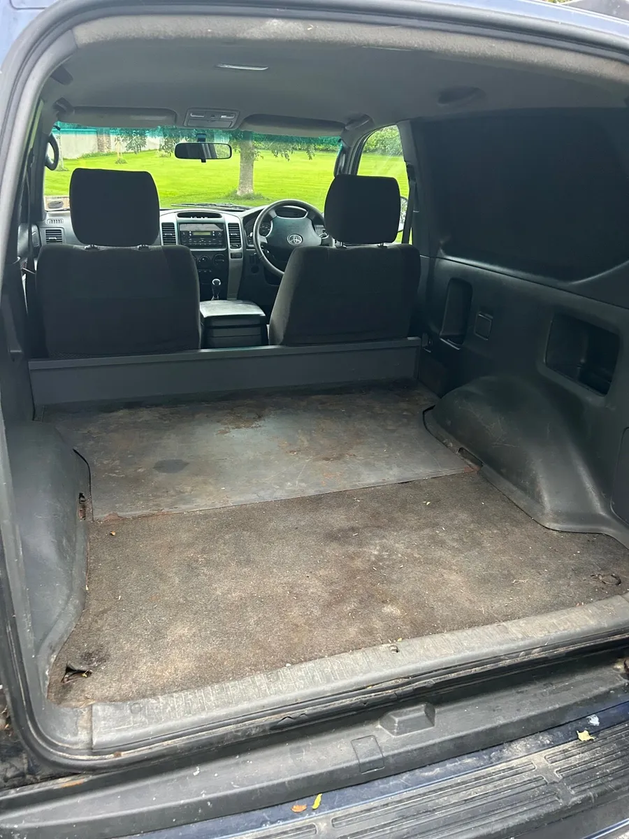 Toyota Land Cruiser 2005 - Image 3