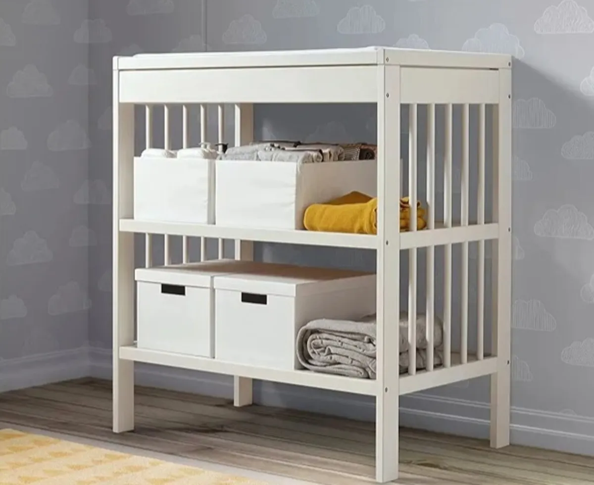 Baby changing table - Image 1
