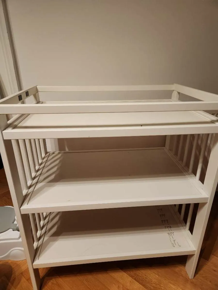 Baby changing table - Image 2