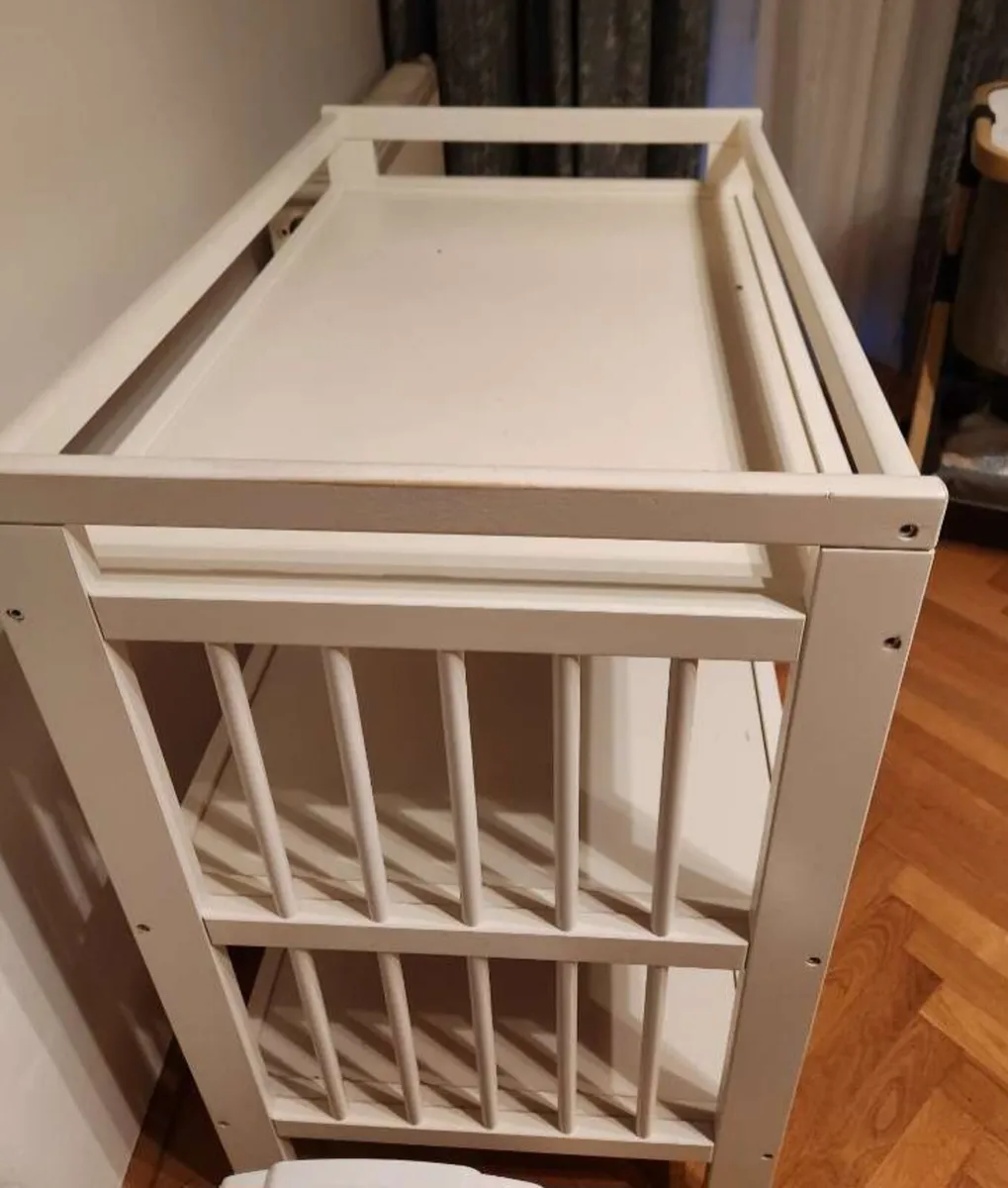 Baby changing table - Image 3