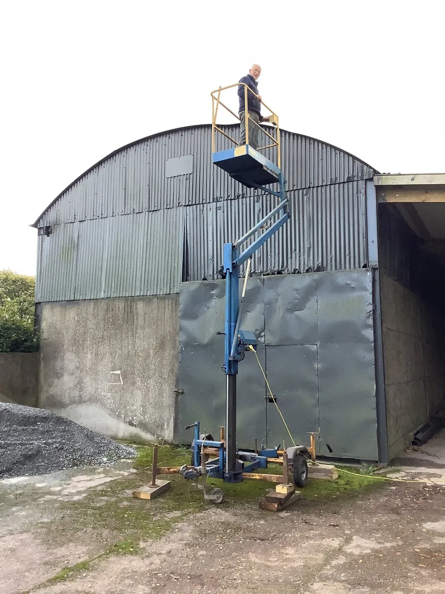 Cherry picker - Image 1