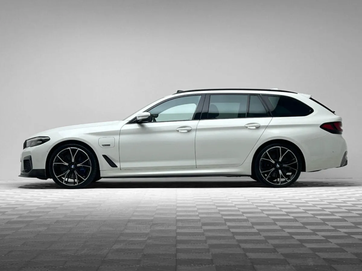 BMW 5-Series 530E M SPORT - Image 4