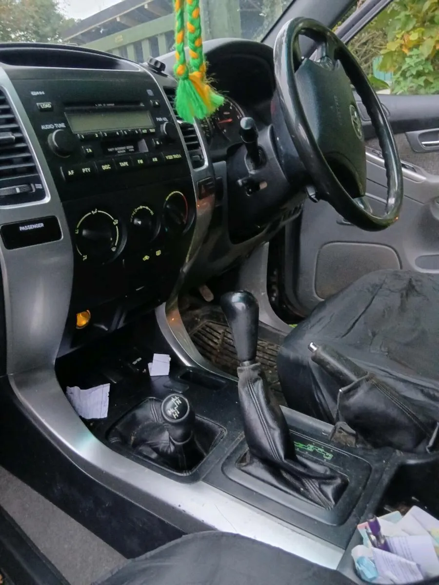 08 Toyota landcruiser - Image 2