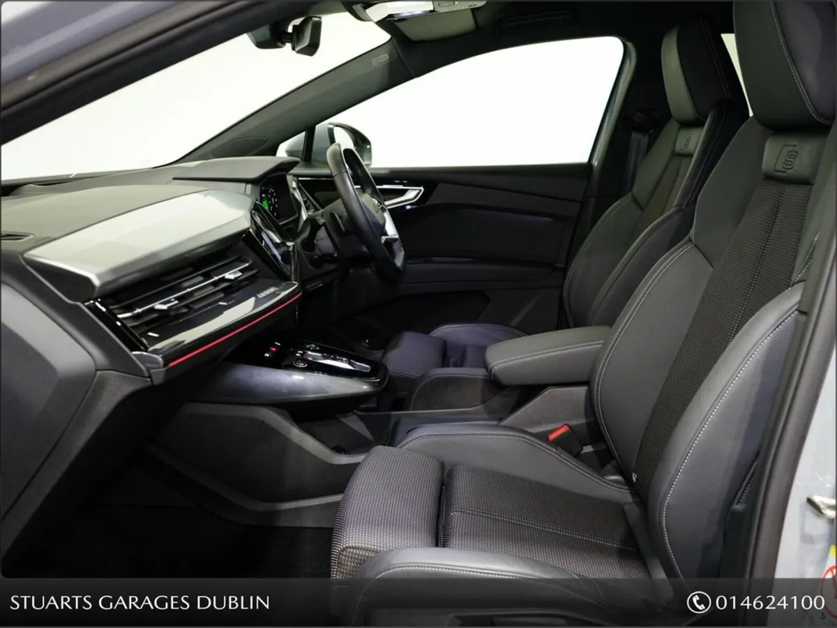 Audi Q4 e-tron S LINE - Image 3