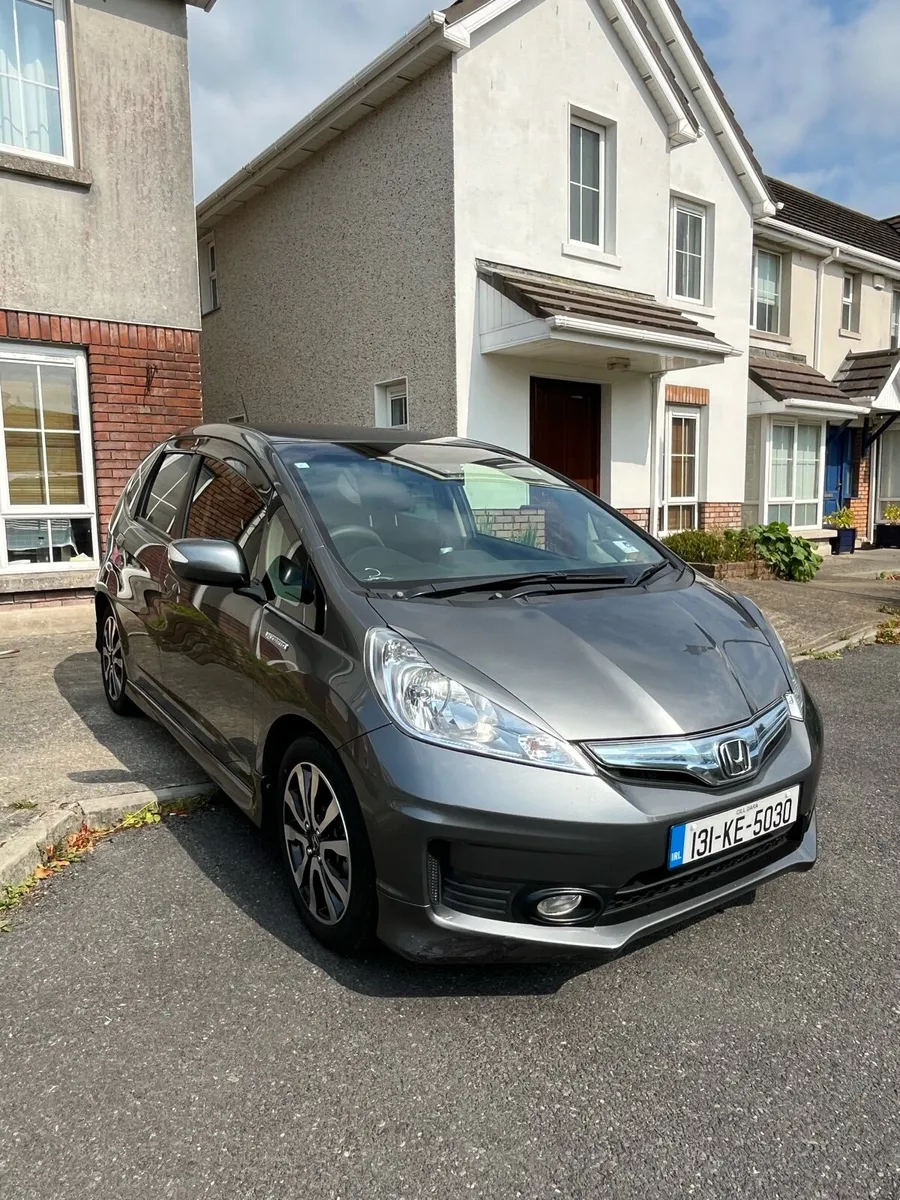 131 Honda Fit RS 1.5 Hybrid - Image 3