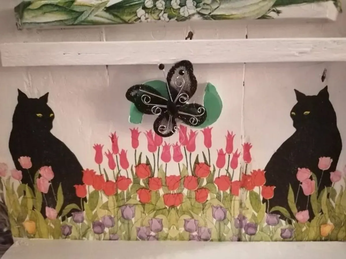 Whimsical hobbit/fairy door shelf unit - Image 4