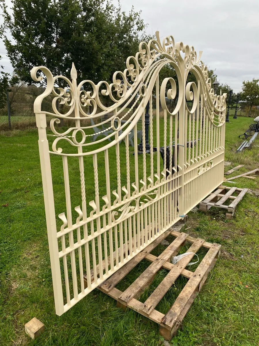 Entrance gates - Image 2