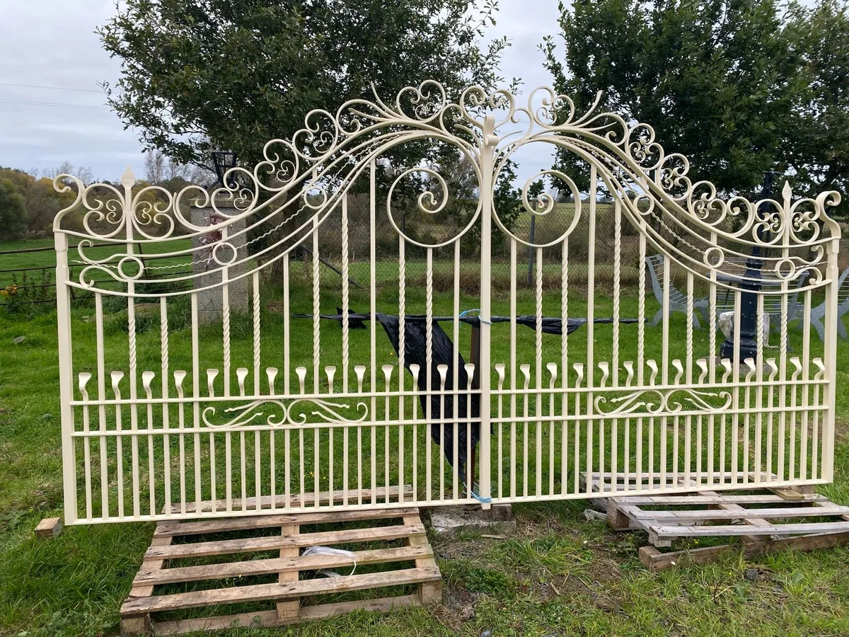 Entrance gates - Image 3