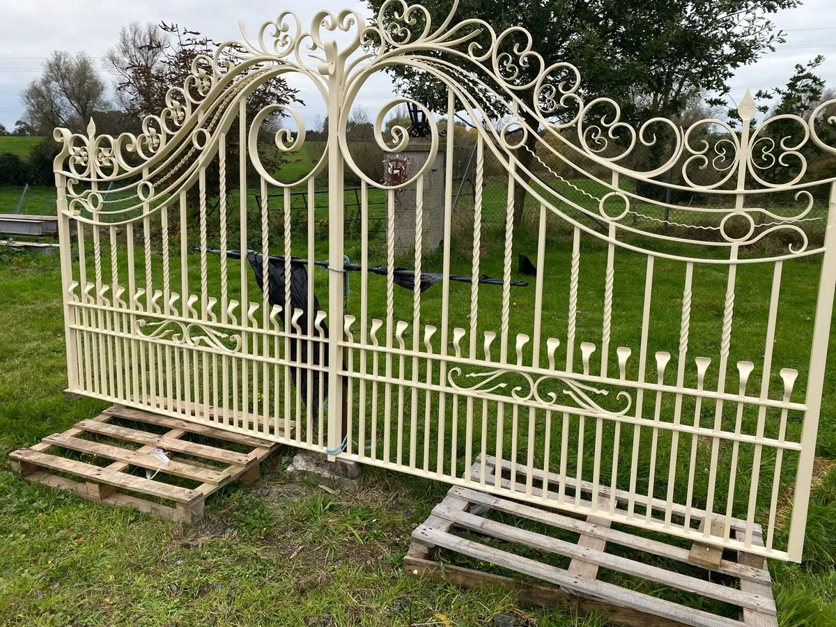 Entrance gates - Image 1