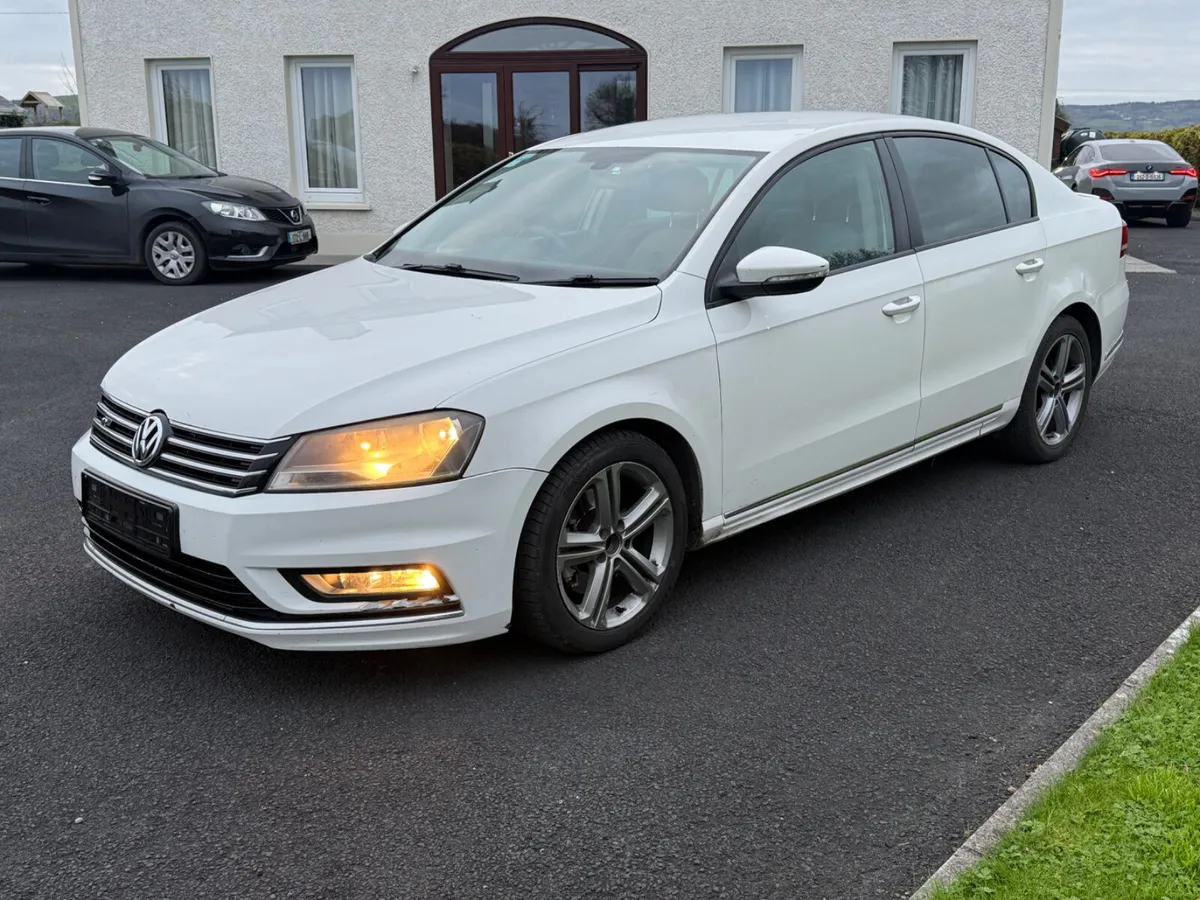 2013 Volkswagen Passat R-Line - Image 4