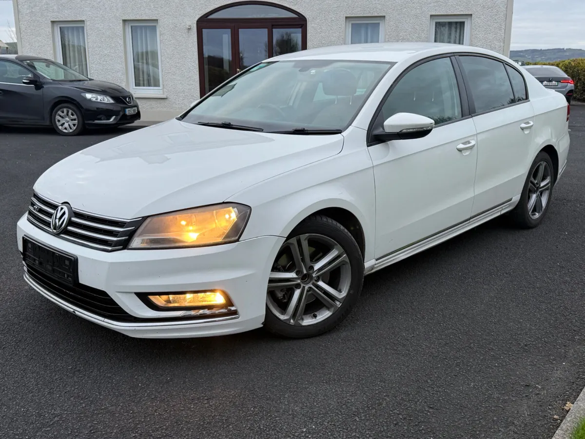 2013 Volkswagen Passat R-Line - Image 2