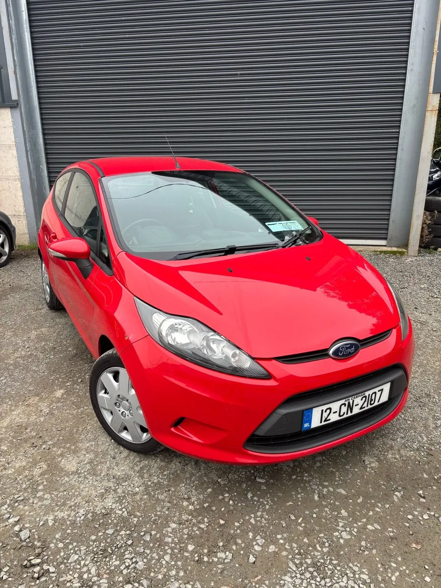 2012 Ford fiesta - Image 2