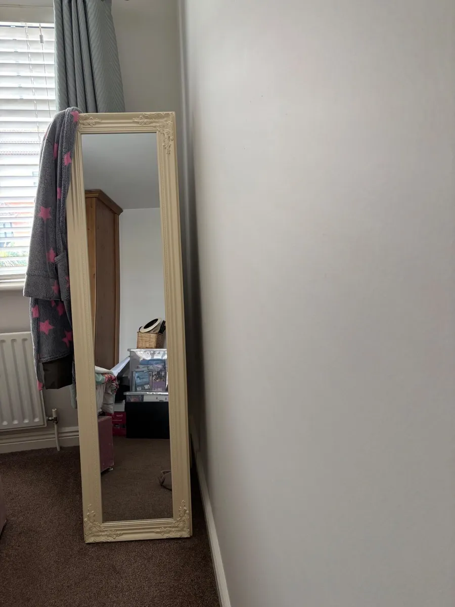Mirrors - Image 3