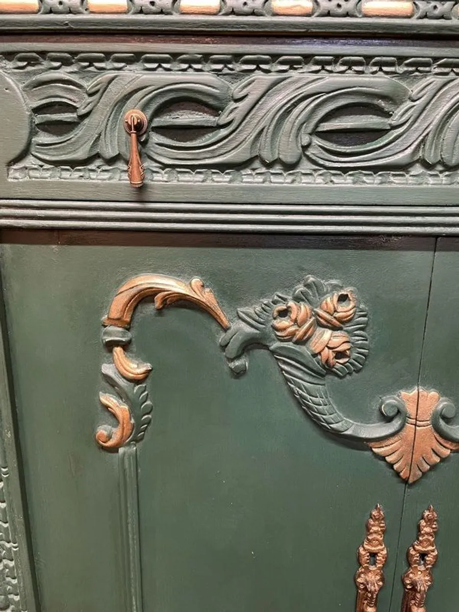 Elegant French Style Painted Commode on Chest - Image 3