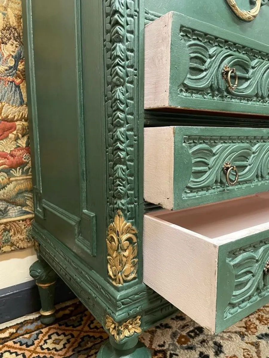 Elegant French Style Painted Commode on Chest - Image 4