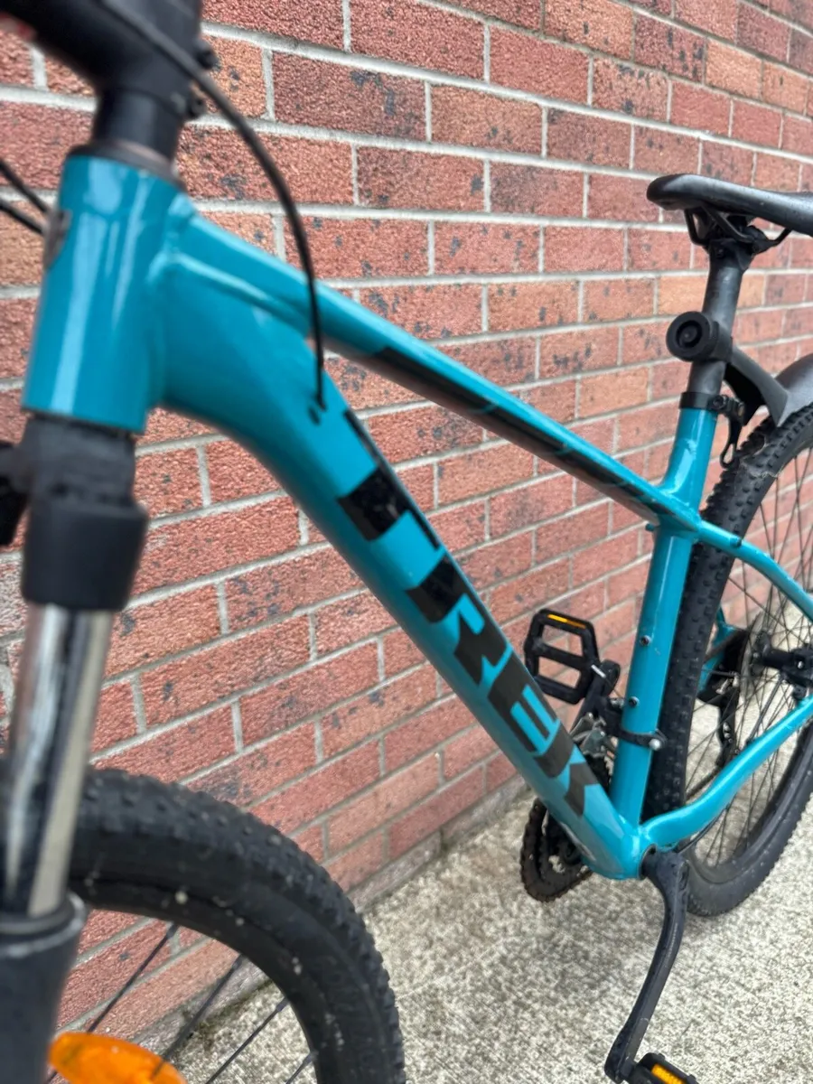 Trek Marlin 5 Mountain Bike - Image 3