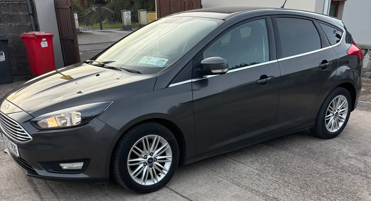Ford Focus Zetec 2017 - Image 2