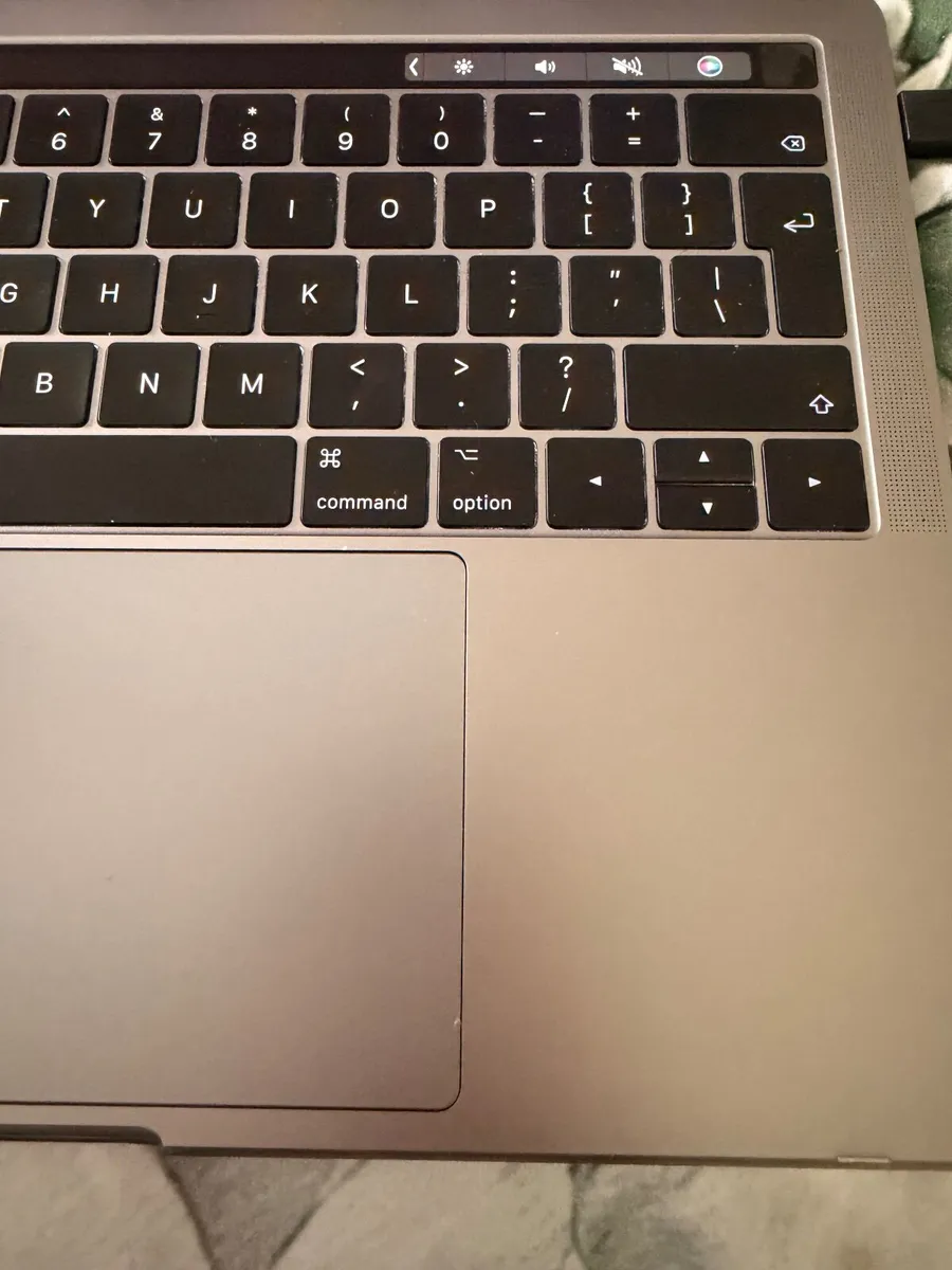 MacBook pro - Image 2