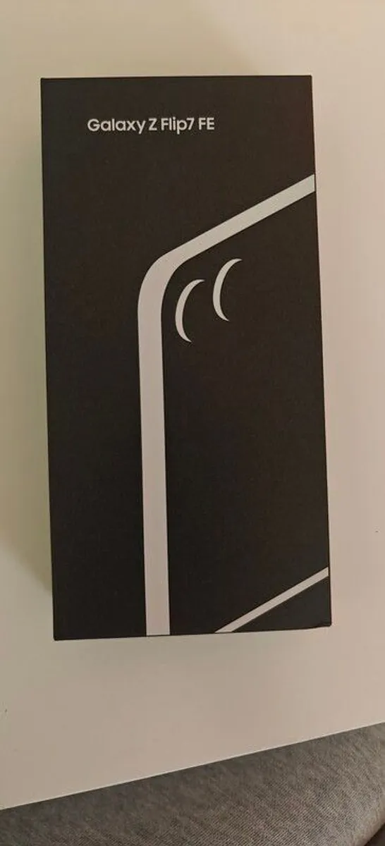 Galaxy Z Filp 7 Fe - Image 1