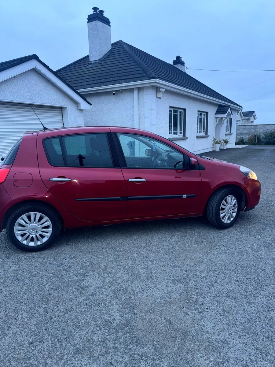 2011 renault clio - Image 1
