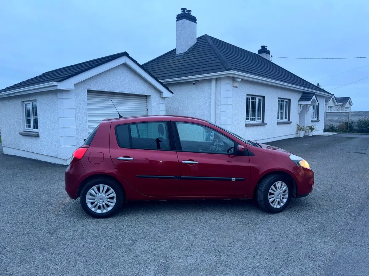 2011 renault clio - Image 2