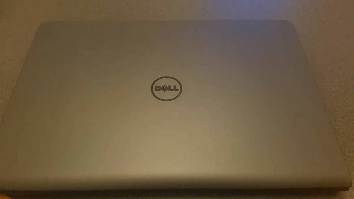 Dell Latitude 3550 - Image 1