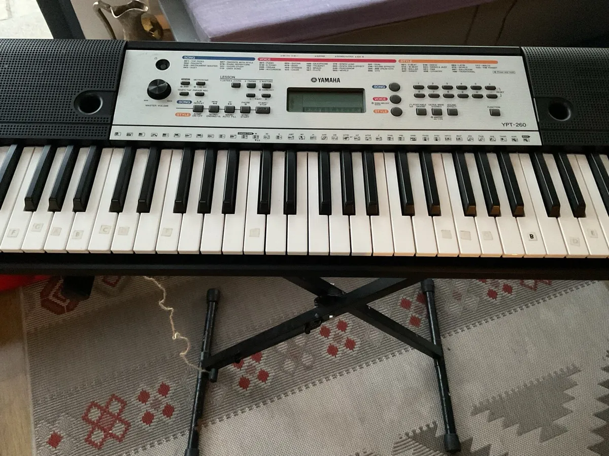 Yamaha YPT260 Keyboard - Image 1